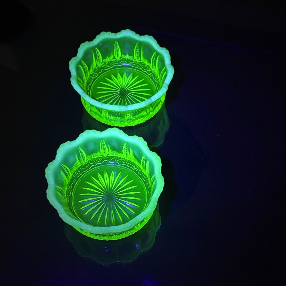 SET OF 2 JEFFERSON Uranium Glass Nut Bowls GLOW UV Vaseline”